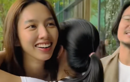 Lộ clip Hoa hậu Thuỳ Tiên xuất hiện, được bà Phạm Kim Dung ôm khóc?