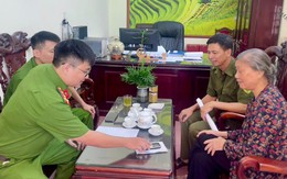 Nhận một cuộc gọi, bà cụ U80 bất ngờ được thông báo mắc nợ gần 40 triệu, phải ra ngân hàng rút toàn bộ tiền để chuyển khoản