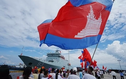 Hai tàu chiến Trung Quốc cập cảng Campuchia