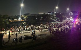 Nước sông Cầu dâng cao, các lực lượng căng mình đắp đê Tam Giang trong đêm