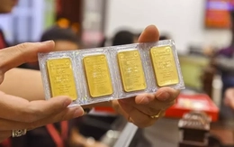 Giá vàng 'nhảy múa' không ngừng