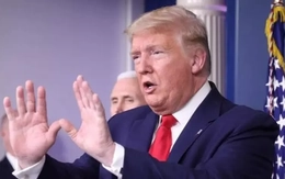 Giá vàng chao đảo, cổ phiếu bị bán tháo sau quyết định gay gắt của ông Trump