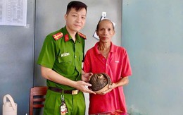 Phát hiện tê tê quý hiếm bò vào sân, người dân Gia Lai mang giao nộp