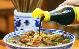 Người đàn ông ăn gì cũng cho giấm, 6 tháng sau đi khám, bác sĩ ngay lập tức hỏi: "Ông đã làm gì?"