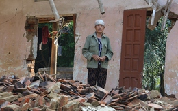 Xót xa cảnh người phụ nữ nghèo đơn thân có gian nhà cũ và 10 triệu đồng tích góp bao năm bị lũ cuốn