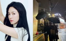 Song Hye Kyo hạnh phúc trong “mối quan hệ tay ba”