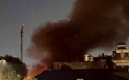 Hà Nội: Cháy lớn tại xưởng sản xuất pin và xe điện trên đường Nguyễn Khoái