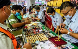 Giá vàng thế giới đã lên cao nhất mọi thời đại nhưng được dự báo sẽ tăng tiếp