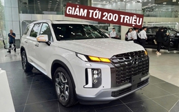 Hyundai chơi lớn: Bảo hành tăng lên tới 8 năm, giảm giá hàng loạt xe đến 200 triệu đồng, MPV thậm chí 'đọ giá' xe cỡ A