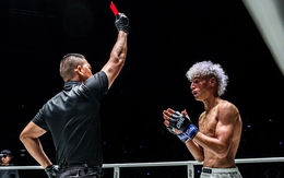 Đá ngất đối thủ, võ sĩ muay Thái nhận ngay thẻ đỏ, lập tức bị xử thua