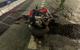 Hai xe máy va chạm nhau ở Hà Nội, một người bị đứt lìa chân