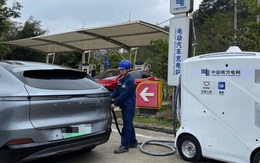 Tốc độ không tưởng của Trung Quốc: Một thứ len lỏi mọi ngóc ngách, soán ngôi các trạm xăng truyền thống