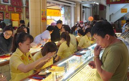 Giá vàng biến động, người mua vàng có thể vi phạm nếu không lưu ý quy định mới này