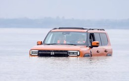 Nhờ công nghệ siêu đặc biệt này, một mẫu ô tô Trung Quốc vừa ‘bơi’ vượt sông Dương Tử quãng đường 1,2 km