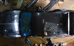 Ô tô thành cục sắt sau ngập lũ, chủ xe khốn đốn với chi phí sửa tốn trăm triệu