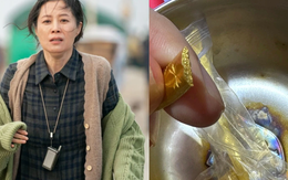 Bán đất mua vàng, đến ngày cưới con đem đi đánh bóng lại, bán thợ kim hoàn nói: “Cái này không phải vàng đâu cô ơi”