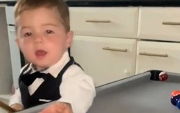 Thần đồng bi-a 2 tuổi gây sốt