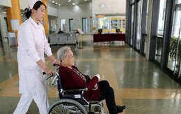 Sau cơn bạo bệnh ở tuổi 70, tôi mới biết đứa con hiếu thảo của mình trong mắt hàng xóm lại là người như vậy