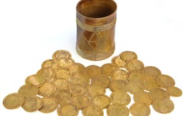 Cải tạo bếp, hai vợ chồng phát hiện kho báu đầy vàng dưới sàn nhà, giá trị ước tính 9 tỷ đồng