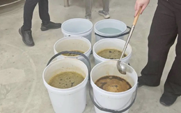 Đột kích 5 căn nhà, công an tóm gọn đường dây sản xuất siro ho giả quy mô 16 tỷ đồng, tịch thu hơn 170.000 sản phẩm không giấy phép