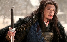 Mãnh tướng nhặt được đao của Hạng Vũ, trở thành bá chủ Tam Quốc