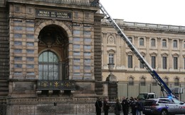 Bảo tàng Louvre vừa bị cướp giữa ban ngày trong vài phút: Hàng loạt kho báu vô giá của thế giới đã biến mất!