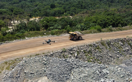 Dùng drone ngăn chặn khai thác vàng trái phép