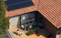 Nữ tiến sĩ biến nhà cũ thành biệt thự hơn 1.000m2 cho bố nghỉ hưu: “Kinh phí hết 1,4 tỷ đồng nhưng tương lai không tốn tiền điện”