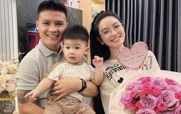 Chu Thanh Huyền giục mỏi mồm Quang Hải mới tặng 1 bó hoa ngày 20/10, netizen chỉ soi xem có bao nhiêu "rụng cánh"