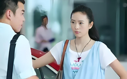 Chồng thấy bó hoa tôi tự mua thì cười nhạt, tôi cáu giận làm ầm lên thì tối đó mẹ chồng gọi điện nói một câu khiến tôi cạn lời