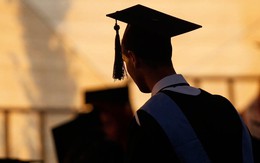 Thế hệ trẻ 'bèo dạt mây trôi' ở Trung Quốc: Tốt nghiệp ra trường đi bán hàng rong, thường xem bói, cầu khấn tâm linh để tìm việc