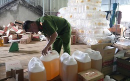 Cận cảnh xưởng sản xuất dầu ăn giả ở Nghệ An: Đã bán 2,7 triệu lít khắp các tỉnh, thu lợi 75 tỷ đồng