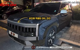 Lộ ảnh Hyundai Santa Fe bản mới: Đầu xe thiết kế lại nhưng phần đuôi vẫn là ẩn số, nội thất thay đổi nhẹ