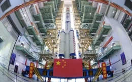 Nhà khoa học tên lửa hàng đầu Trung Quốc cảnh báo chớ vội tự mãn