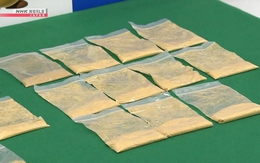 Bắt giữ 4 người giấu 8 kg vàng trong đồ lót