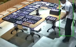 Nhân viên trẻ lỡ tay làm vỡ 30 chiếc vòng ngọc bích quý, giá 3,7 tỷ đồng, ông chủ phản ứng bất ngờ