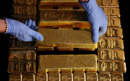 Giá vàng vừa có cú rơi tệ nhất trong hơn 1 thập kỷ, vì sao huyền thoại đầu tư Ray Dalio vẫn là “tín đồ”?