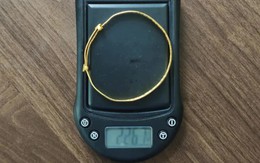Rửa vòng vàng cho sạch, cân lên "bỗng" nhẹ đi 5,33g: Lộ tẩy chiêu thức tinh vi cướp vàng trắng trợn ngay trước mặt nạn nhân