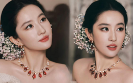 Nhìn ảnh mới của Lưu Diệc Phi mới thấy: Nét tướng “ngậm ngọc trong miệng”, cả đời hưởng phú quý