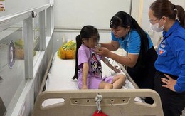 Bé gái ở TP HCM bị mẹ 25 tuổi và người tình 19 tuổi bạo hành: Tiến hành giám định thương tích