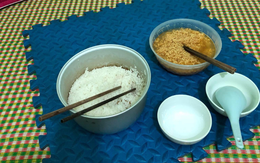 Bức ảnh cơm chan mì tôm của cặp vợ chồng thất nghiệp