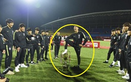 Báo Trung Quốc bình luận bất ngờ về tuyển Việt Nam, khơi lại vụ giẫm lên cúp gây tranh cãi