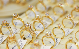 Giá vàng hôm nay 27/10: Giảm mạnh, xuống dưới mốc 4.100 USD/ounce