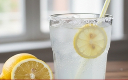 Bác sĩ cảnh báo hiểm họa từ trào lưu uống chanh muối hột chữa bách bệnh