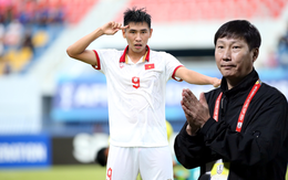 U23 Việt Nam có “đôi đũa lệch” khổng lồ & tý hon, gấp rút chuẩn bị cho SEA Games trên đất Thái Lan?