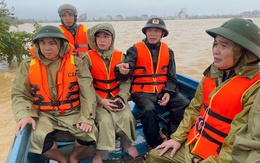 Tìm kiếm 3 người bị lũ cuốn mất tích ở Huế