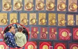 Người phụ nữ ở Hà Nội mang 120 chỉ vàng đi bán đúng ngày giá “tuột dốc”, tiết lộ giá mua vào mà choáng