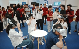 Triển lãm VIIE 2025: Hàng nghìn bạn trẻ đổ về khám phá công nghệ, trải nghiệm chuyển đổi xanh và tài chính số