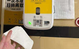 Nhà vệ sinh công cộng ở Trung Quốc bắt người dùng xem quảng cáo để lấy giấy