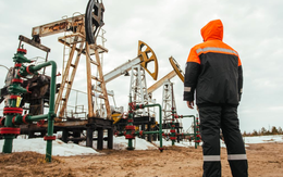 Nga đang chịu 'đòn giáng' mạnh hơn cả hàng vạn lệnh trừng phạt của phương Tây: 1 triệu thùng dầu biến mất mỗi ngày, trong nước thiếu xăng diện rộng dù liên tục xuất khẩu dầu